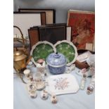 A COLLECTION OF GOSS AND OTHER CRESTED CHINA