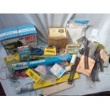 A COLLECTION OF OO AND HO GAUGE MODEL RAILWAY ITEMS