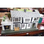 A VINTAGE 'TRI-ANG' DOLL'S HOUSE