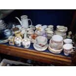 A COLLECTION OF TEA WARE