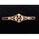 A 15CT GOLD VICTORIAN AMETHYST AND SEED PEARL BROOCH