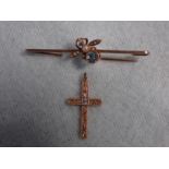 A 10 CT GOLD ENGRAVED PENDANT CROSS