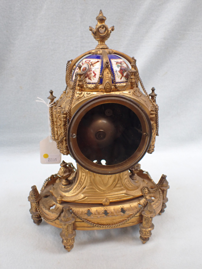 A 19TH CENTURY ORMOLU CLOCK WITH PAINTED PORCELAIN DIAL AND PLAQUES - Image 2 of 2