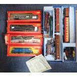 A HORNBY DUBLO RAILWAY SET