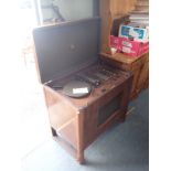 A 1930S HMV WALNUT CASED RADIOGRAM