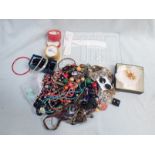 A QUANTITY OF BEADS AND COSTUME JEWELLERY