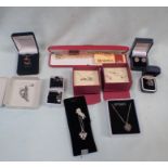 A COLLECTION OF SILVER JEWELLERY