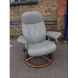 A GREY LEATHER MODERN 'STRESSLESS' SWIVEL CHAIR