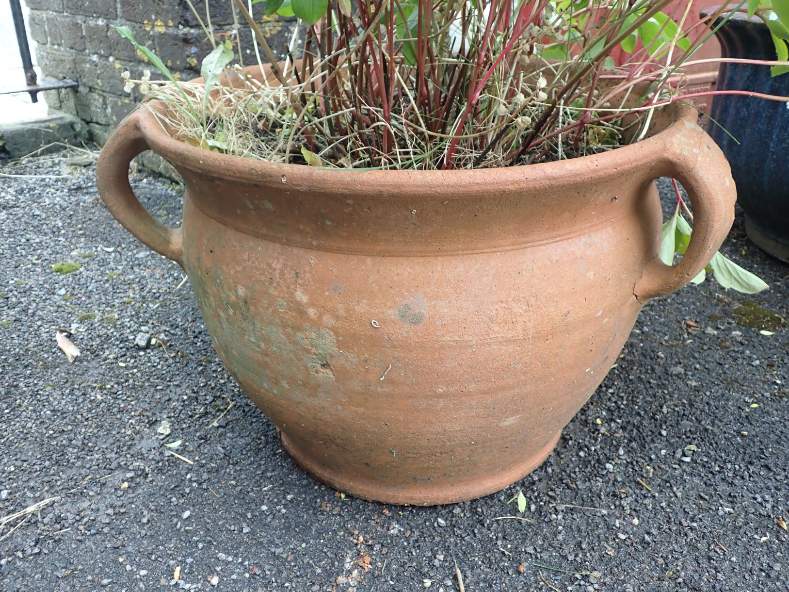 AN ARTS AND CRAFTS STYLE TERRACOTTA GARDEN PLANTER - Image 2 of 2