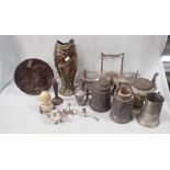 A COLLECTION OF PEWTER TANKARDS AND OTHER METALWARE