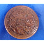 AN ORIENTAL CARVED WOOD SNUFF BOX