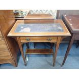 AN EDWARDIAN MAHOGANY WRITING TABLE