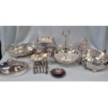 A QUANTITY OF SILVER PLATED ITEMS