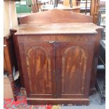 AN EARLY 19TH CENTURY MAHOGANY CHIFFONIER