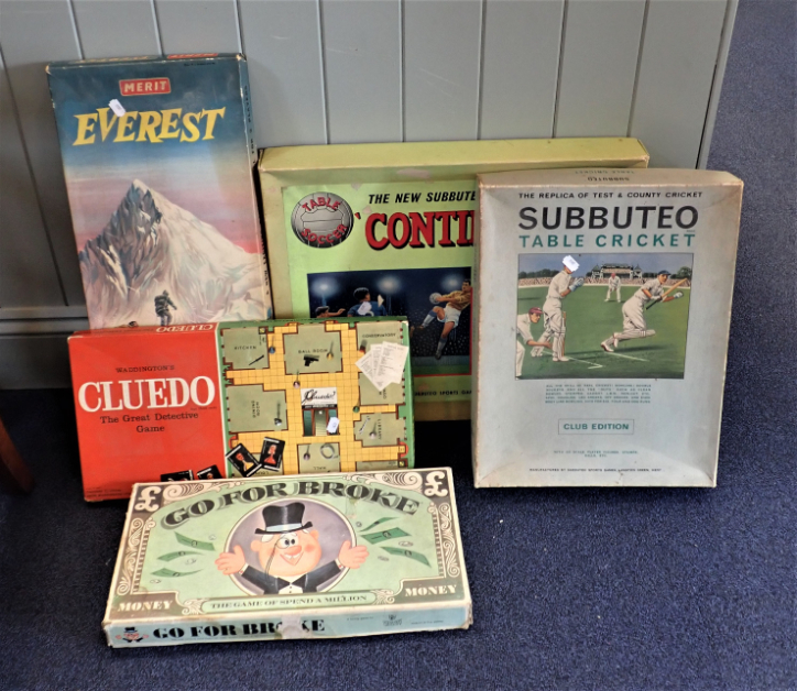 A COLLECTION OF VINTAGE BOARD GAMES