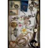 A COLLECTION OF COSTUME JEWELLERY