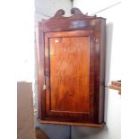 A 19TH CENTURY MAHOGANY HANGING CORNER CUPBOARD