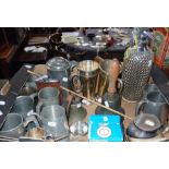 A COLLECTION OF PEWTER AND PLATED TANKARDS