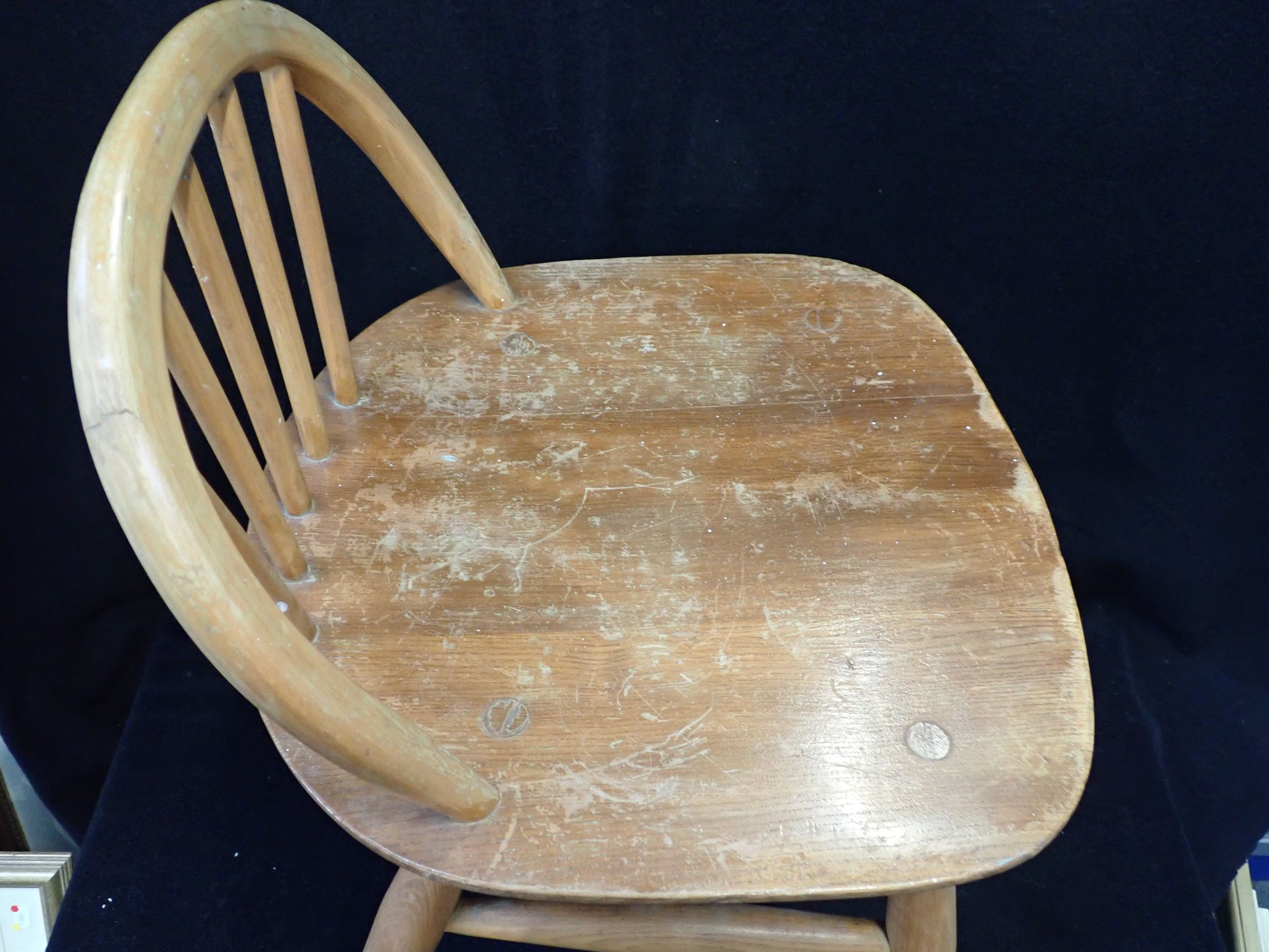 AN ERCOL LOW-BACKED DRESSING/DESK CHAIR, MODEL 414 - Image 2 of 3