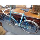 A VINTAGE RALEIGH GENTS ROADSTER BICYCLE