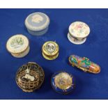 A GROUP OF CERAMIC PILL BOXES