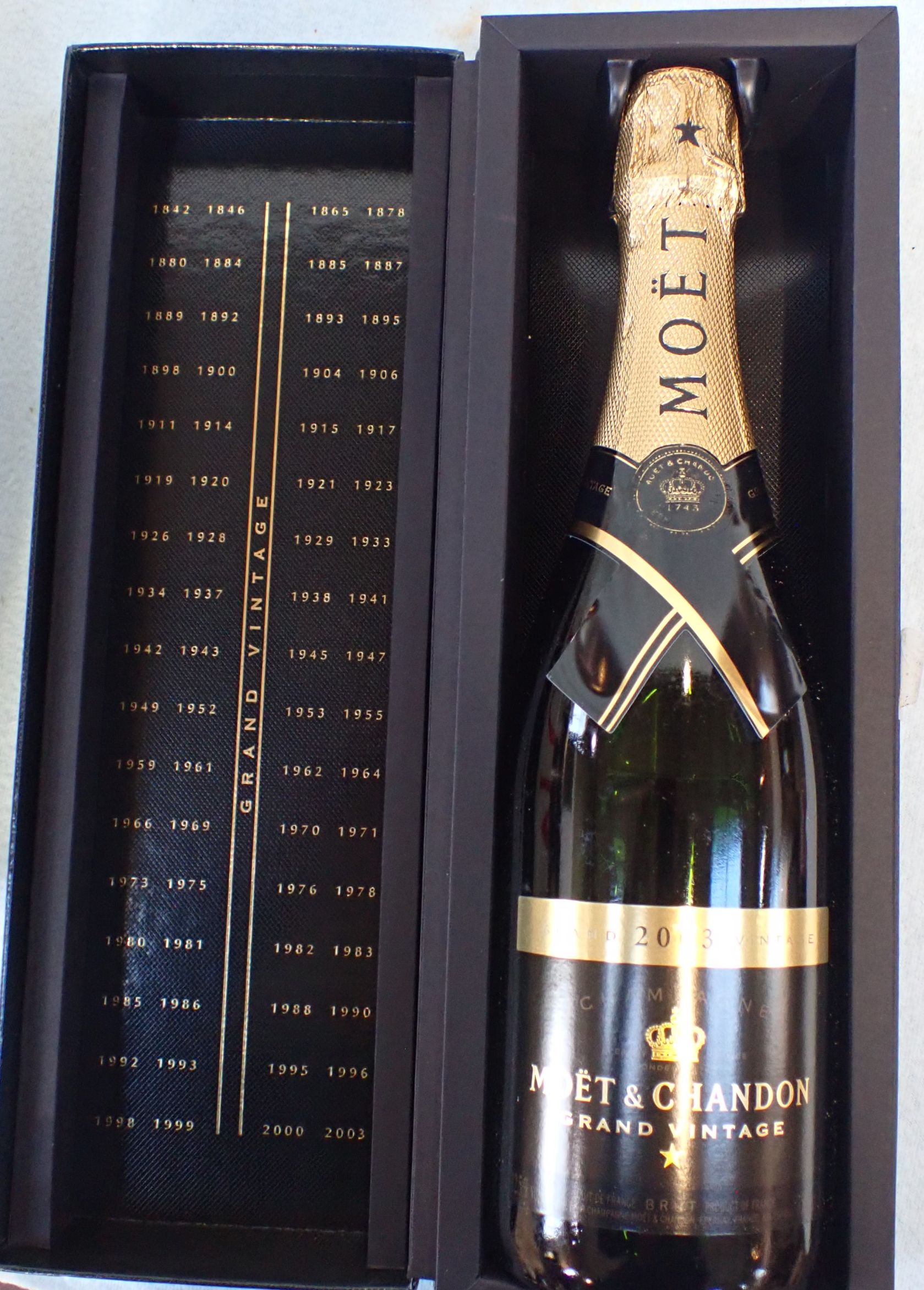 A 'MOET & CHANDON CHAMPAGNE GRAND VINTAGE 2003' WITH A 'MOET & CHANDON CHAMPAGNE BRUT IMPERIAL' - Image 2 of 3