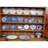 A COLLECTION OF BLUE AND WHITE TABLEWARE