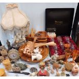 A COLLECTION OF WOODEN ITEMS AND SUNDRIES
