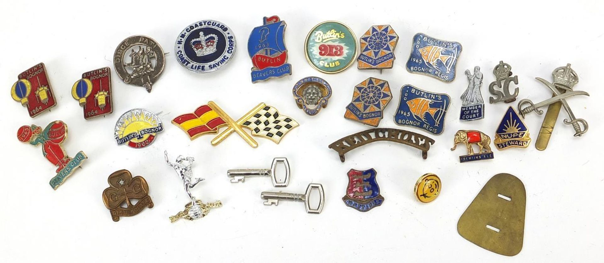 Vintage and later badges including Butlins Beavers Club and Scottish clam brooch