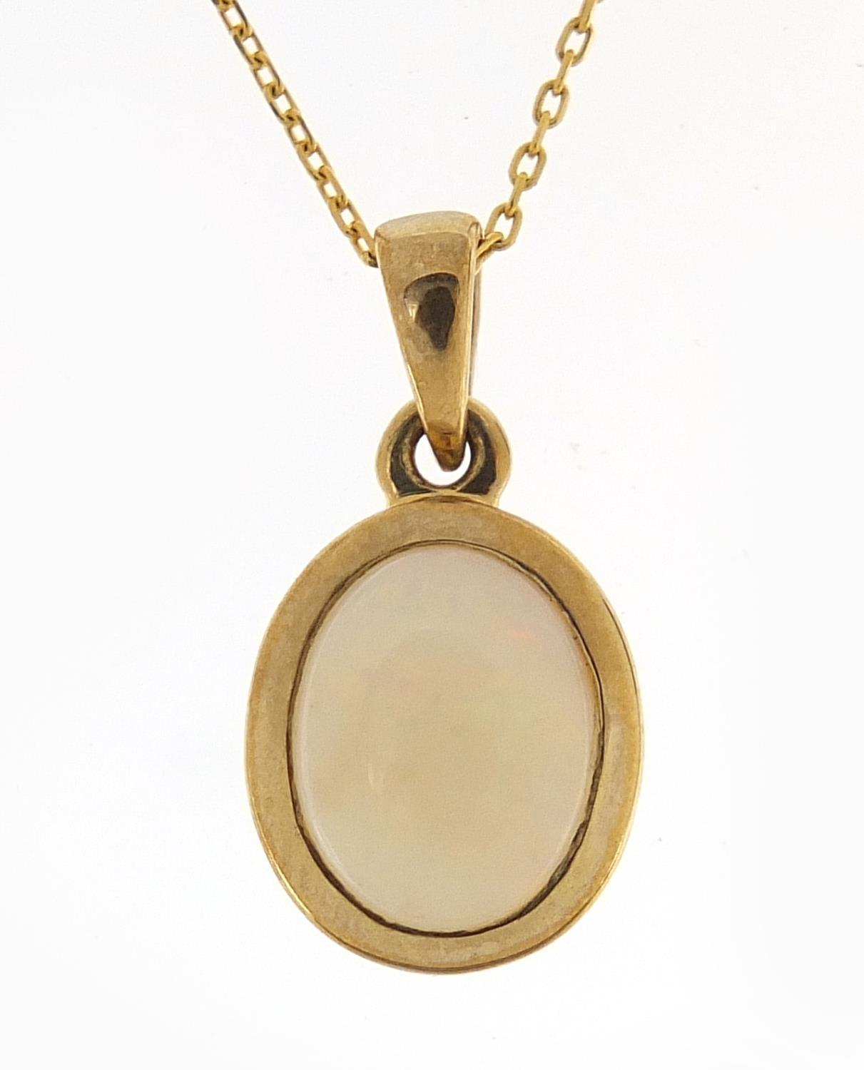 9ct gold cabochon opal pendant on 9ct gold necklace, 2cm high and 44cm in length, total 2.5g