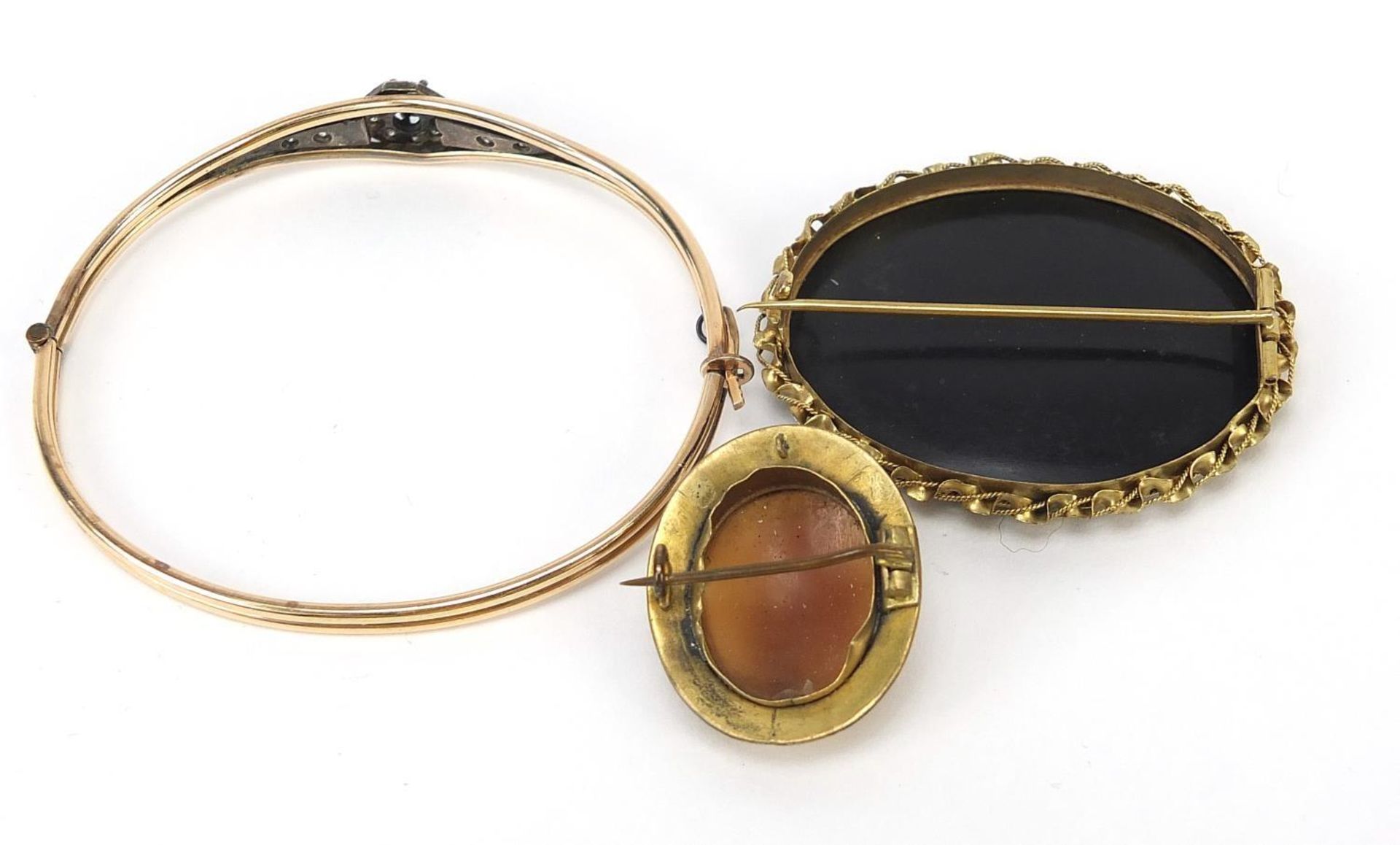 Antique jewellery comprising a pietra dura brooch, cameo brooch and a black and clear sapphire - Image 4 of 4