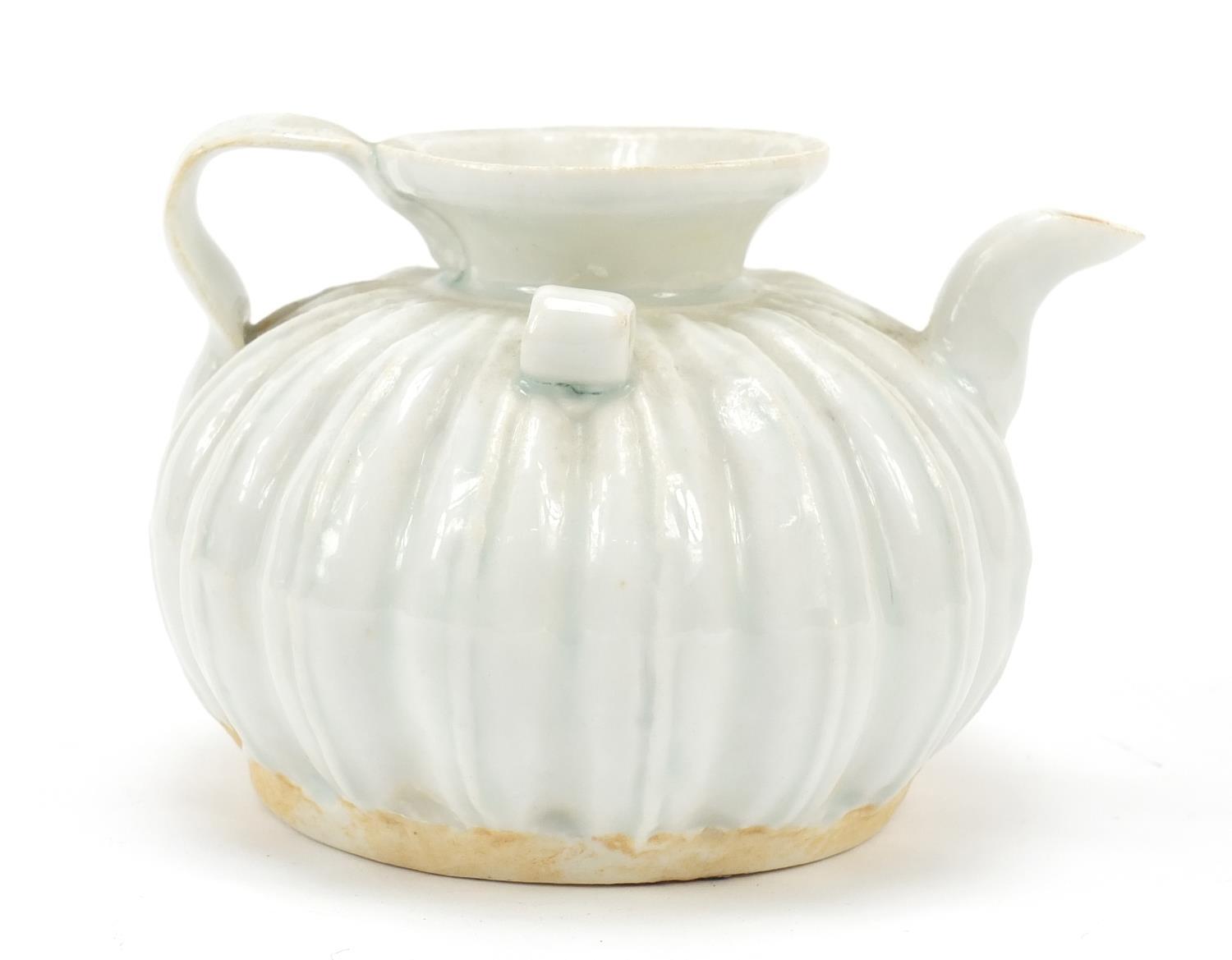 Chinese porcelain teapot having a celadon glaze, 10cm in length - Image 4 of 8