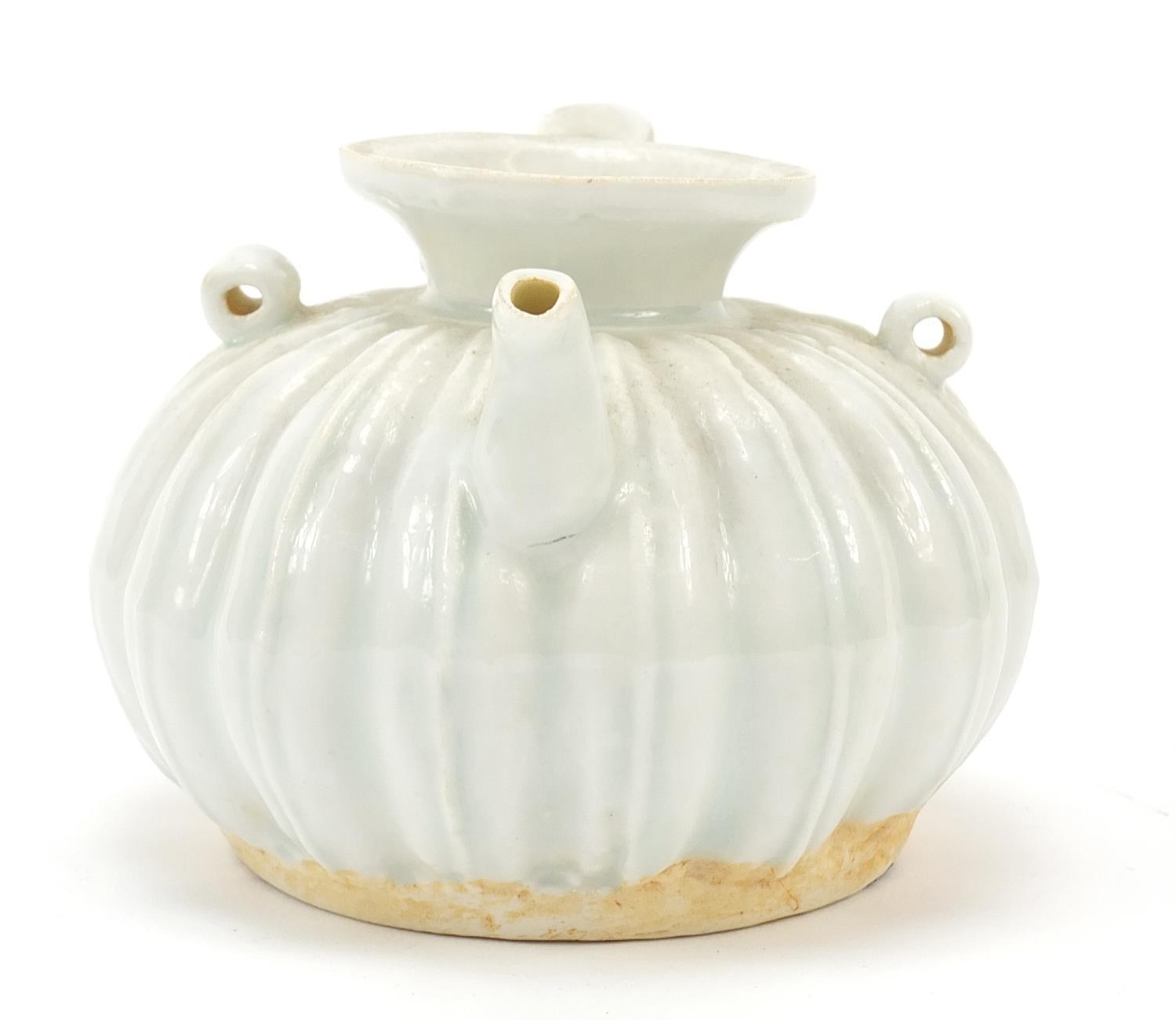 Chinese porcelain teapot having a celadon glaze, 10cm in length - Image 5 of 8