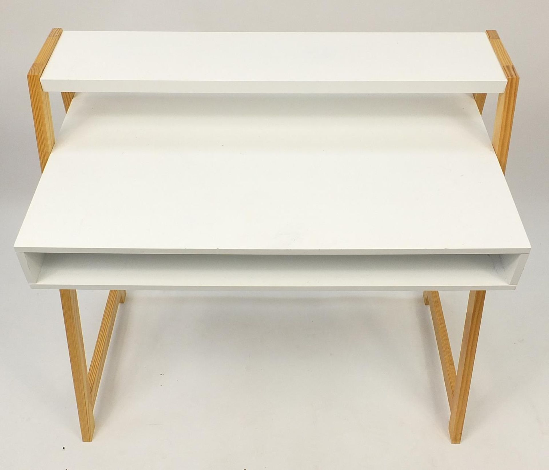 Contemporary light wood and melamine desk, 92.5cm H x 100cm W x 52cm D - Image 3 of 4