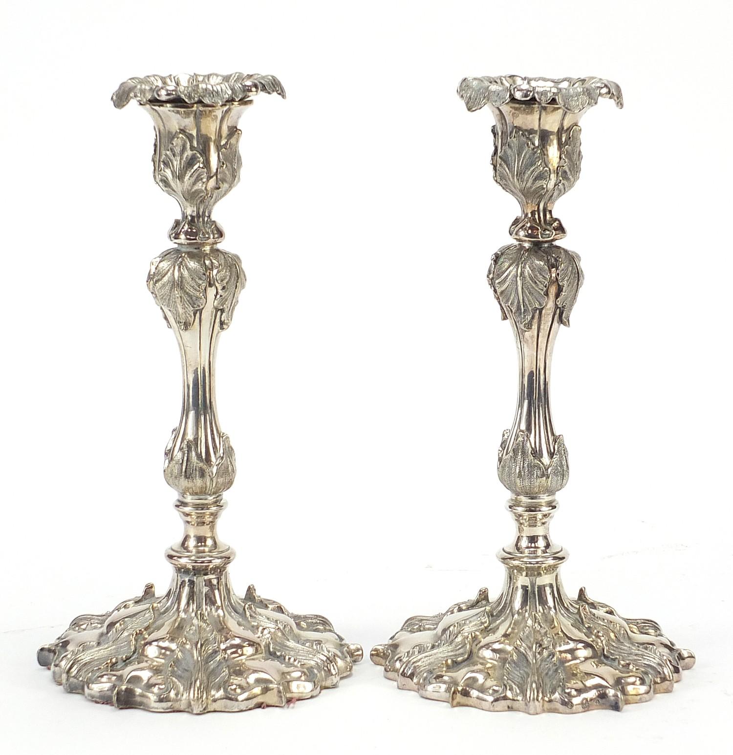 Pair of 19th century classical silver plated acanthus leaf candlesticks, each 25.5cm high - Image 2 of 5