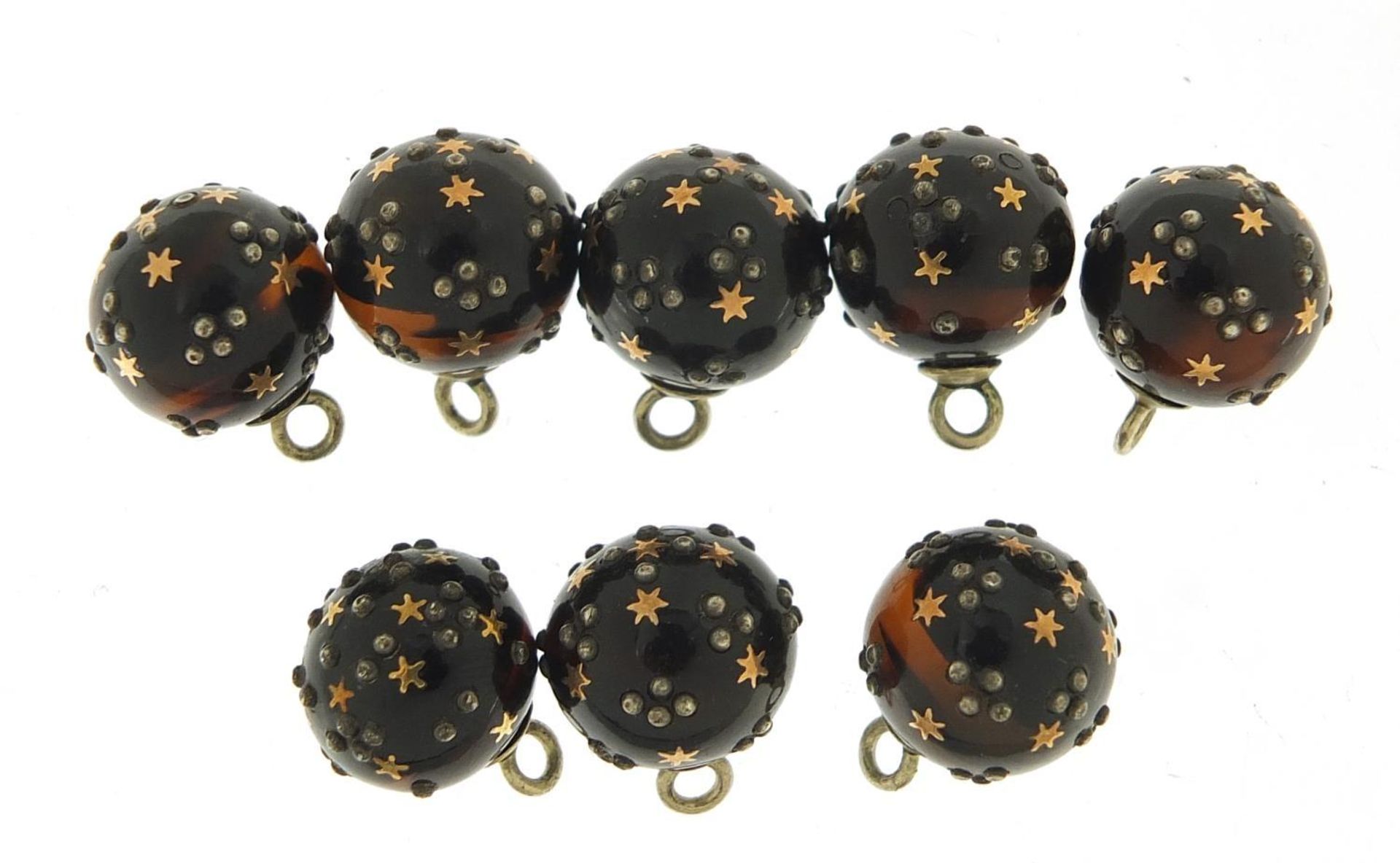 Set of eight 19th century silver, gold and tortoiseshell piqué work buttons, 12.5mm in diameter, - Bild 2 aus 2