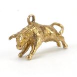 Heavy 9ct gold bull charm, 2.3cm in length, 7.2g