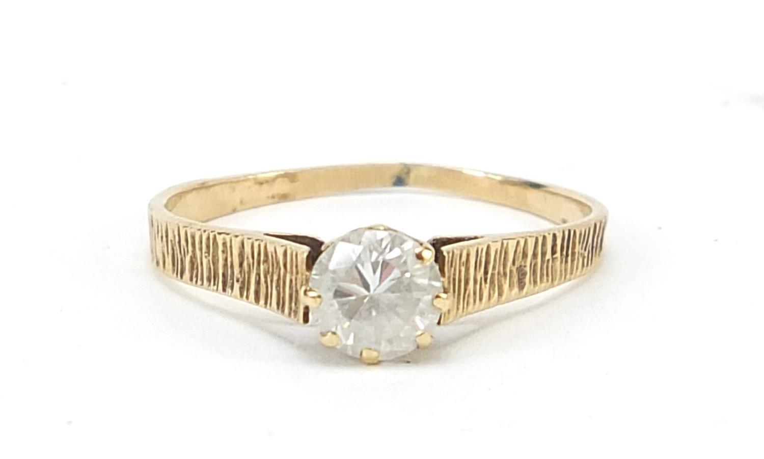 9ct gold clear stone solitaire ring, size M, 1.2g