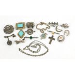 Antique and later silver and white metal jewellery including horseshoe brooches, platinon necklace