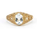 9ct gold aquamarine ring with pierced shoulders, size O, 2.3g
