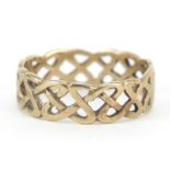 9ct gold Celtic design ring, size P, 2.4g