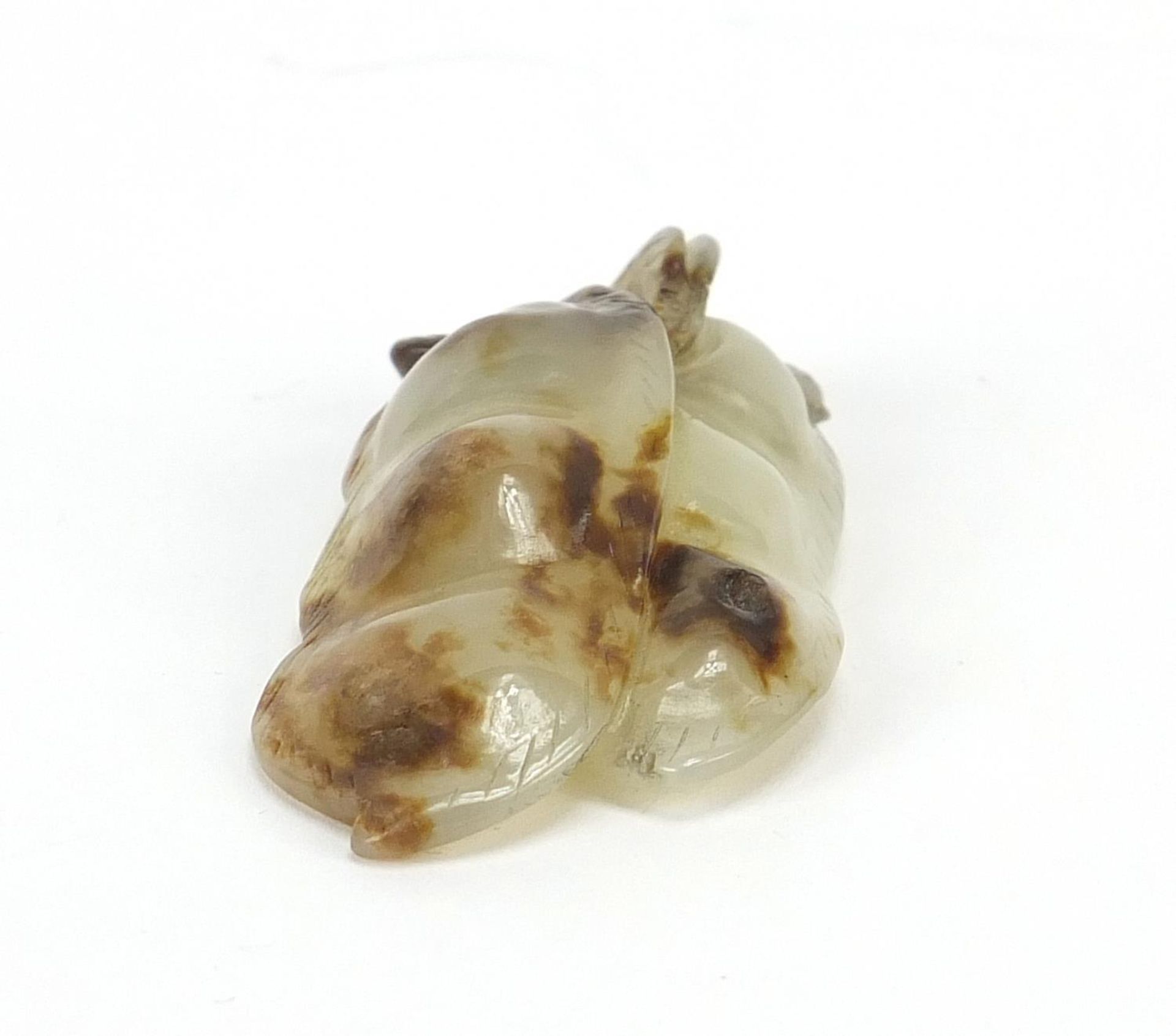Good Chinese white and russet jade carving of two beans, 5.5cm in length - Image 5 of 7
