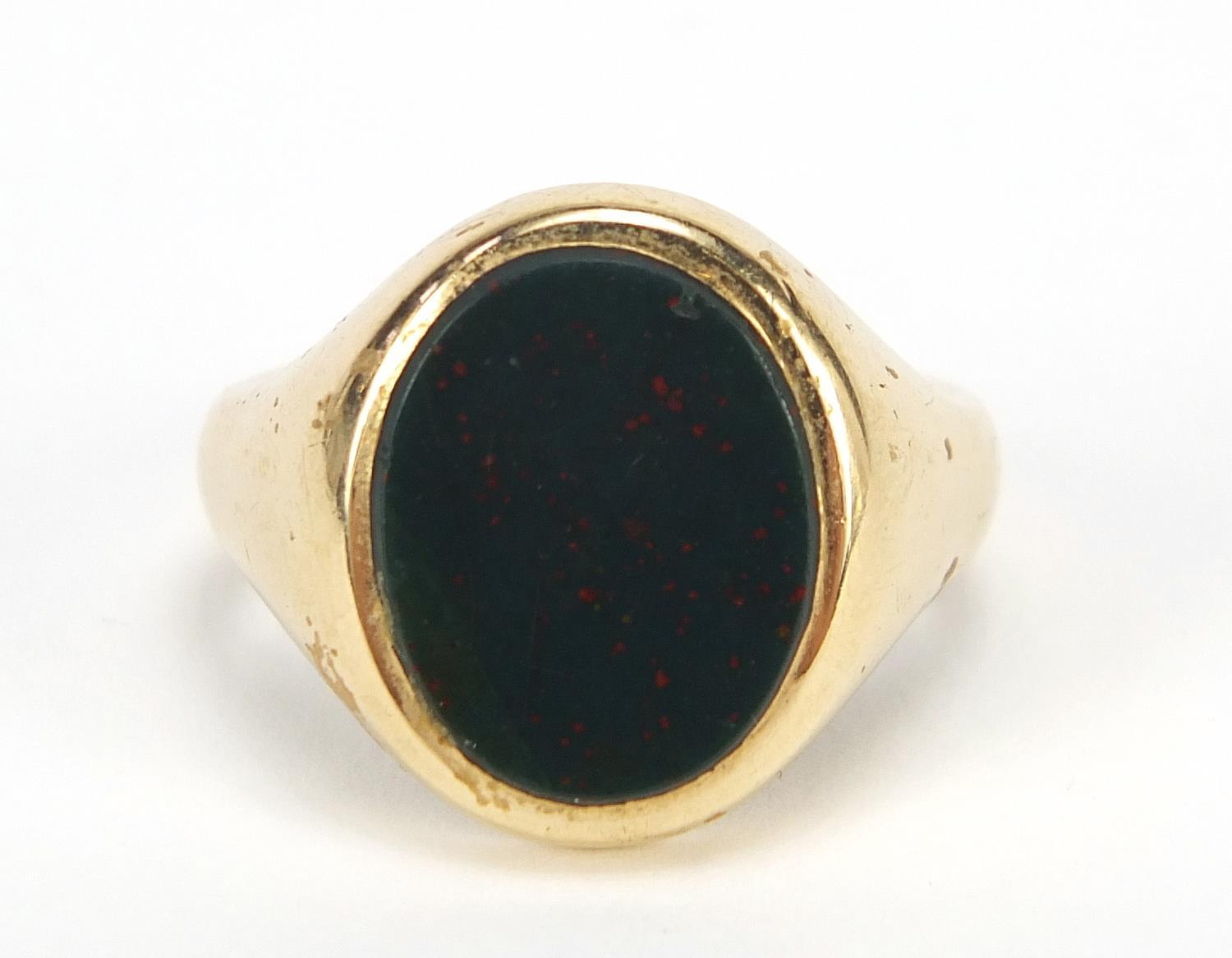 9ct gold bloodstone signet ring, size R, 5.9g