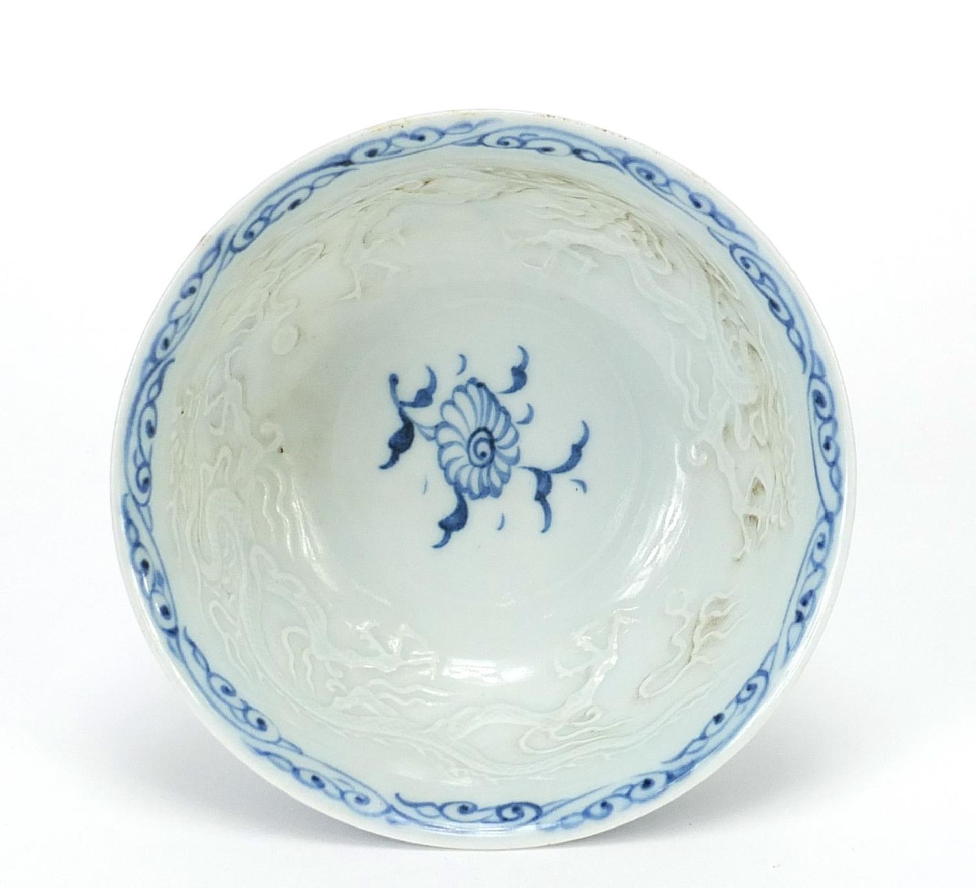 Chinese blue and white porcelain stem bowl hand painted with warriors, 11cm high x 12.5cm in - Bild 5 aus 7