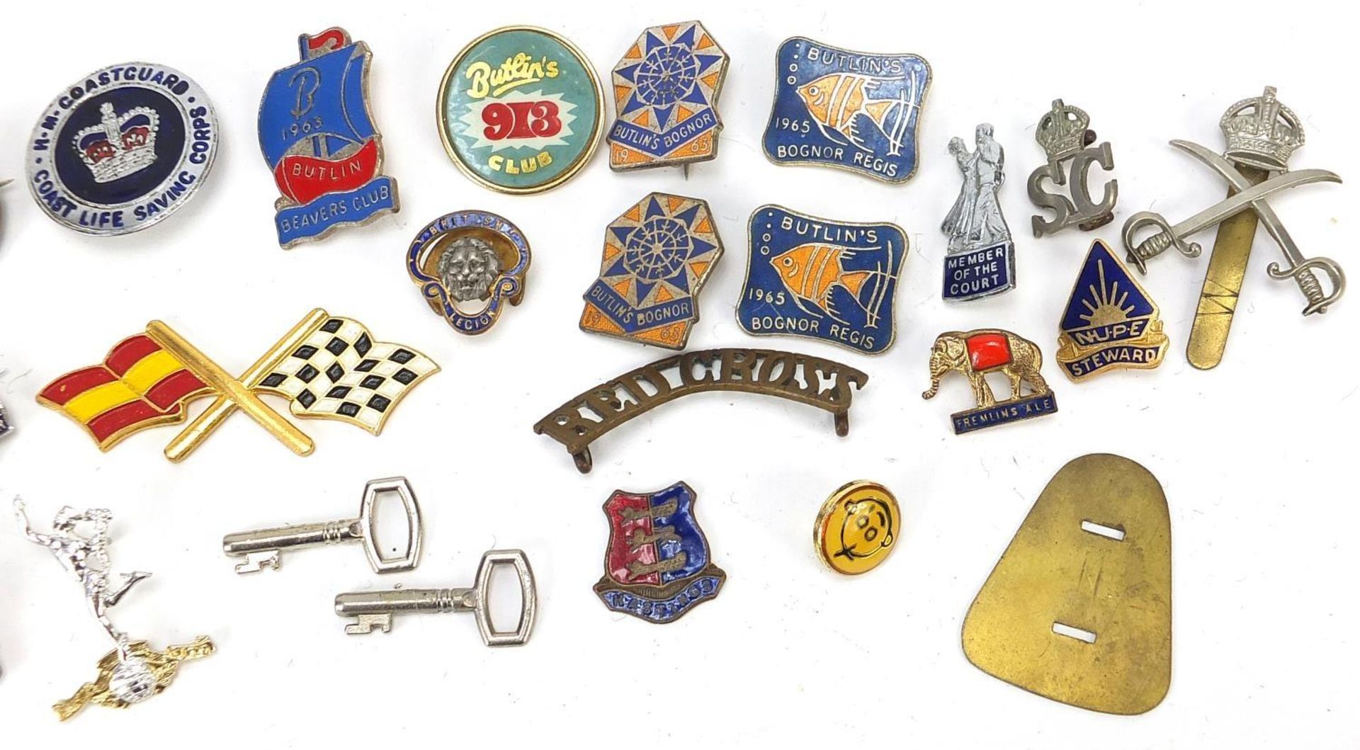 Vintage and later badges including Butlins Beavers Club and Scottish clam brooch - Image 3 of 6