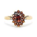 9ct gold garnet cluster ring, size M, 1.7g