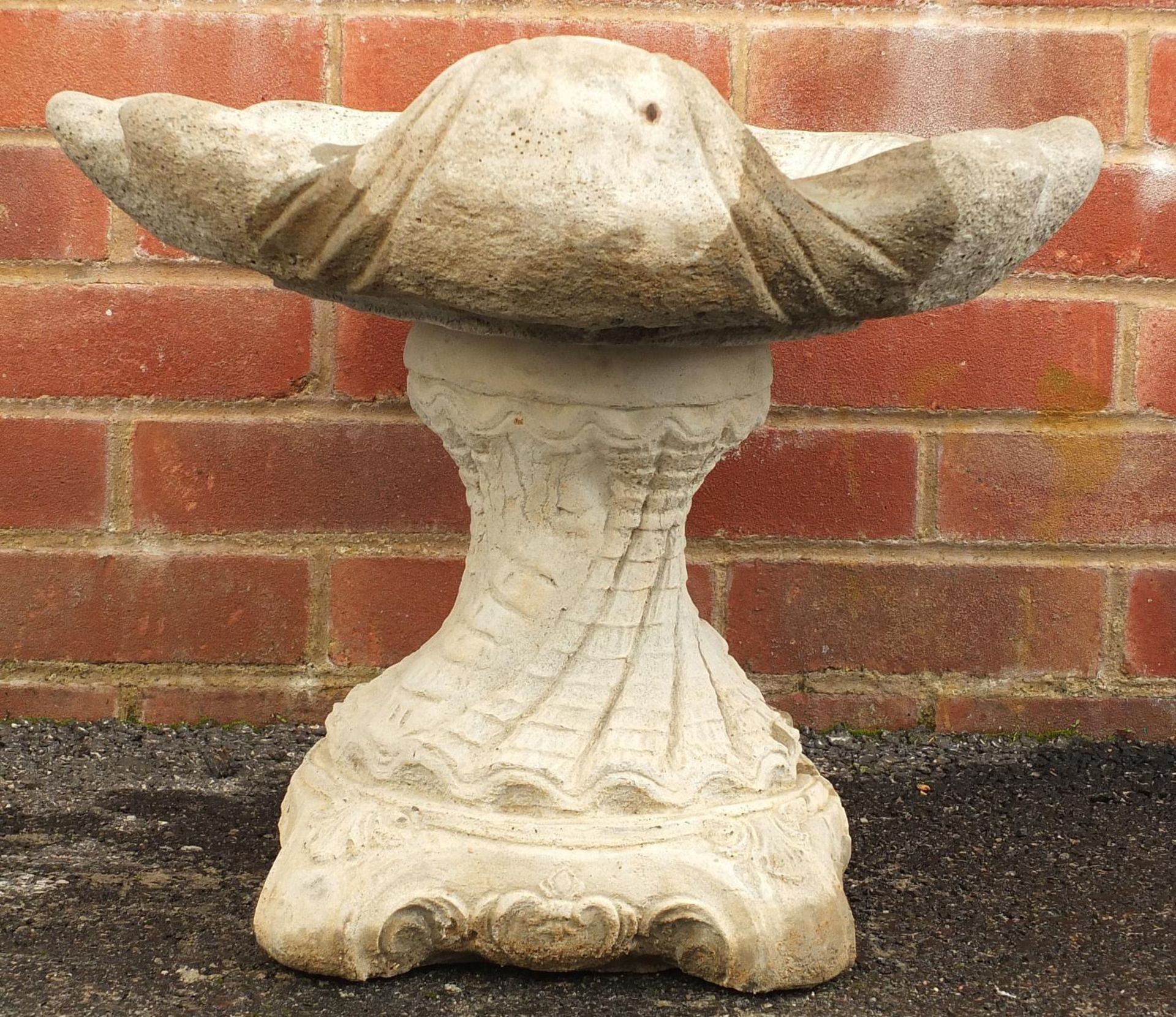 Stoneware garden shell shaped pedestal birdbath, 40cm high x 50cm in diameter - Image 2 of 2