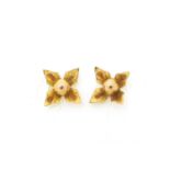 Pair of 9ct gold flower head stud earrings, 10mm wide, 0.7g