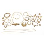 9ct gold jewellery including earrings, necklaces, Victorian bar brooch and 14ct gold fountain pen