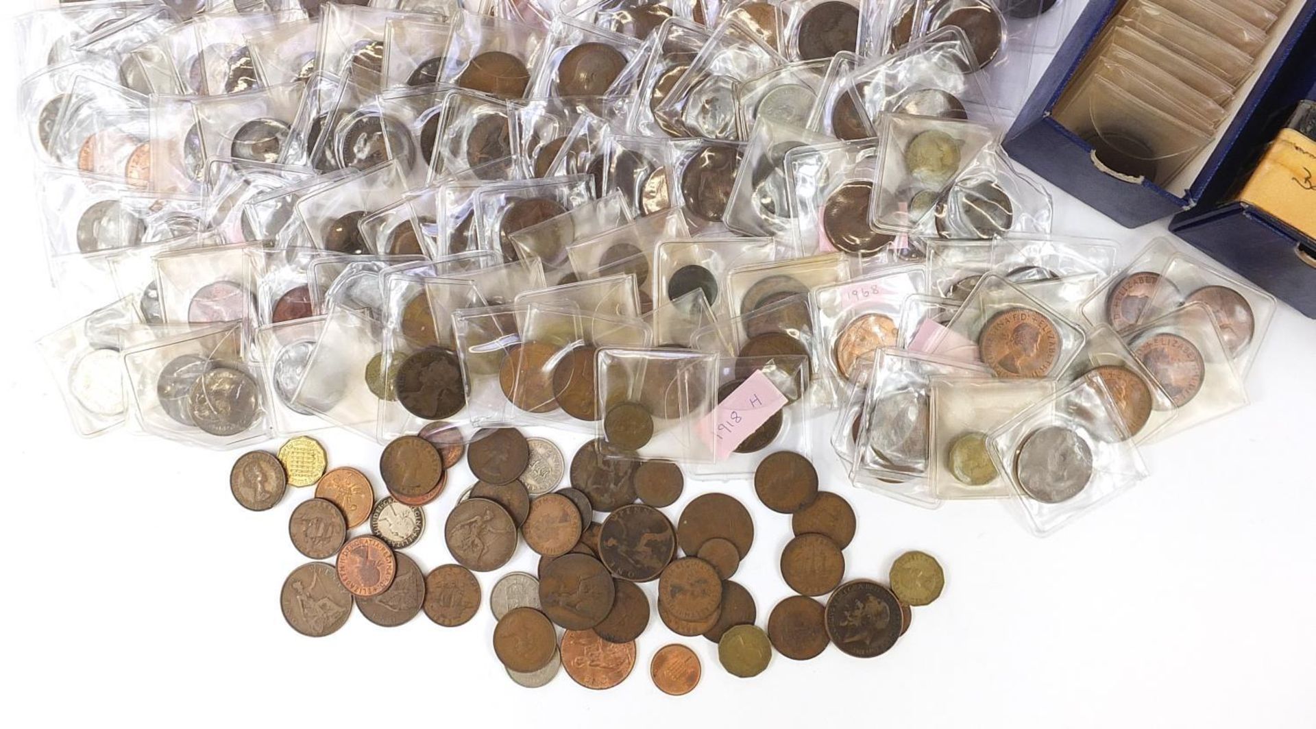 Collection of Victorian and later British coinage including pennies and farthings - Image 4 of 4